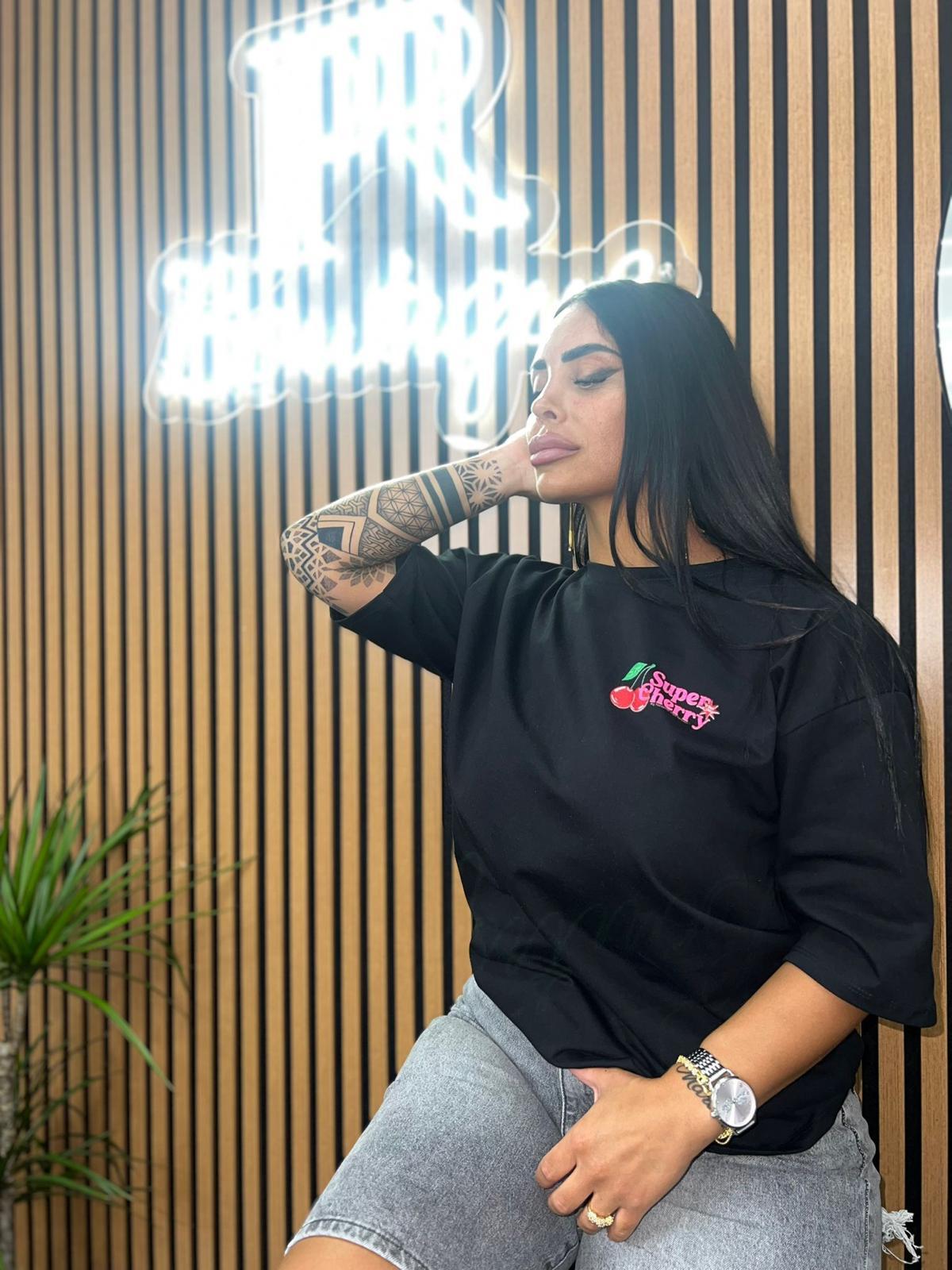 T-SHIRT CON CHARM