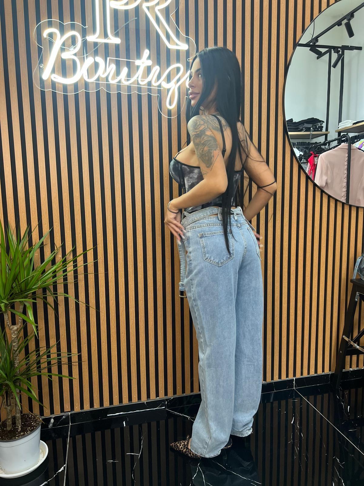JEANS WITHOUT